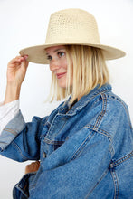 Load image into Gallery viewer, Luxe Vented Packable