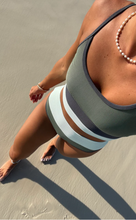 Load image into Gallery viewer, Eva Top Palm Paradise Colorblock