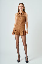 Load image into Gallery viewer, Tweed Pleated Shorts
