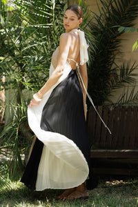 Three-Tone Pleated Backless Maxi Dress