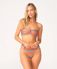 Load image into Gallery viewer, Balboa Detail Fanned Bottom
