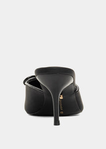Naomi Heel