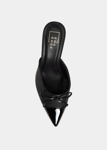 Naomi Heel
