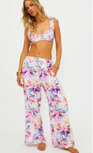 Load image into Gallery viewer, Hampton Pant Hibiscus Garden
