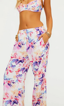 Load image into Gallery viewer, Hampton Pant Hibiscus Garden
