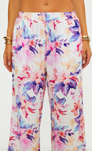 Load image into Gallery viewer, Hampton Pant Hibiscus Garden
