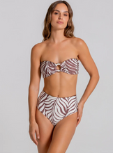 Load image into Gallery viewer, Cosita Linda High Waisted Bottom Moderate Vanilla Custard
